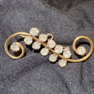 Elegant Vintage Gold tone and rhinestone Brooch/pendant